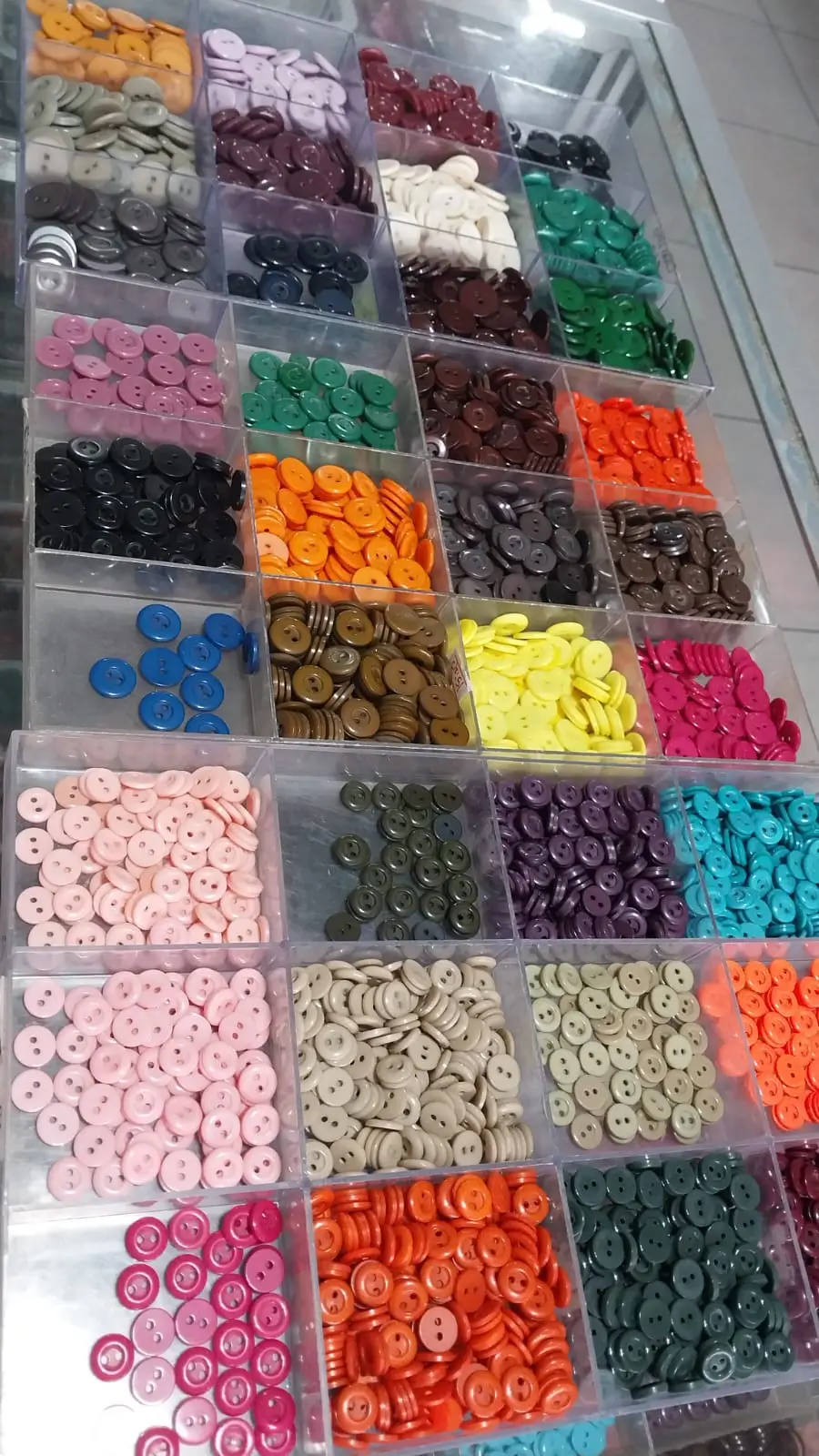 Telas coloridas en exhibición